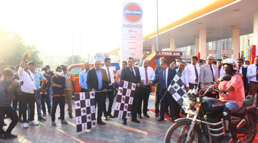 Chairman Indian Oil Flags off the high octane bike rally